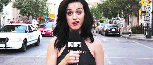 Source: http://mediaphobale.blogspot.mx/2013/08/katy-perry-dark-horse-and-walking-on.html