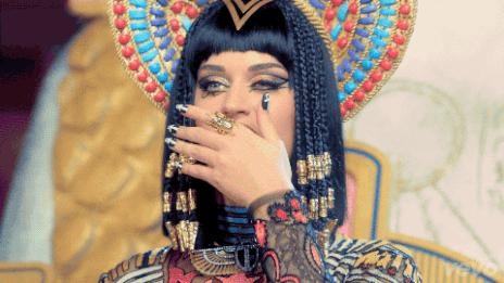 Source: http://portalpopline.com.br/veja-novas-cenas-de-dark-horse-videoclipe-da-katy-perry/